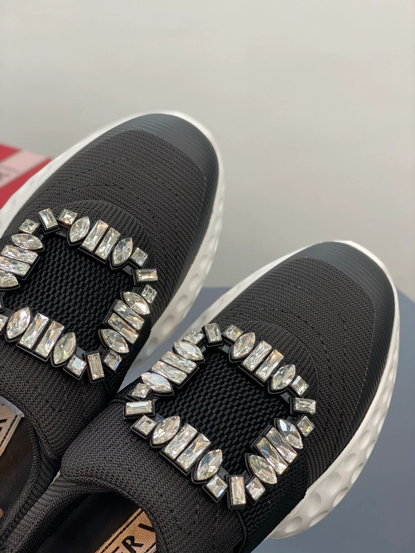 Кроссовки viv-run с пряжками и тканевой отделкой - черные