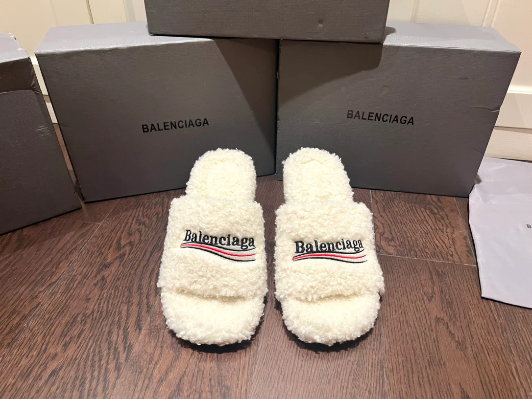 Новинка весны/лета: туфли-лодочки Balenciaga на высоком каблуке из искусственного меха 