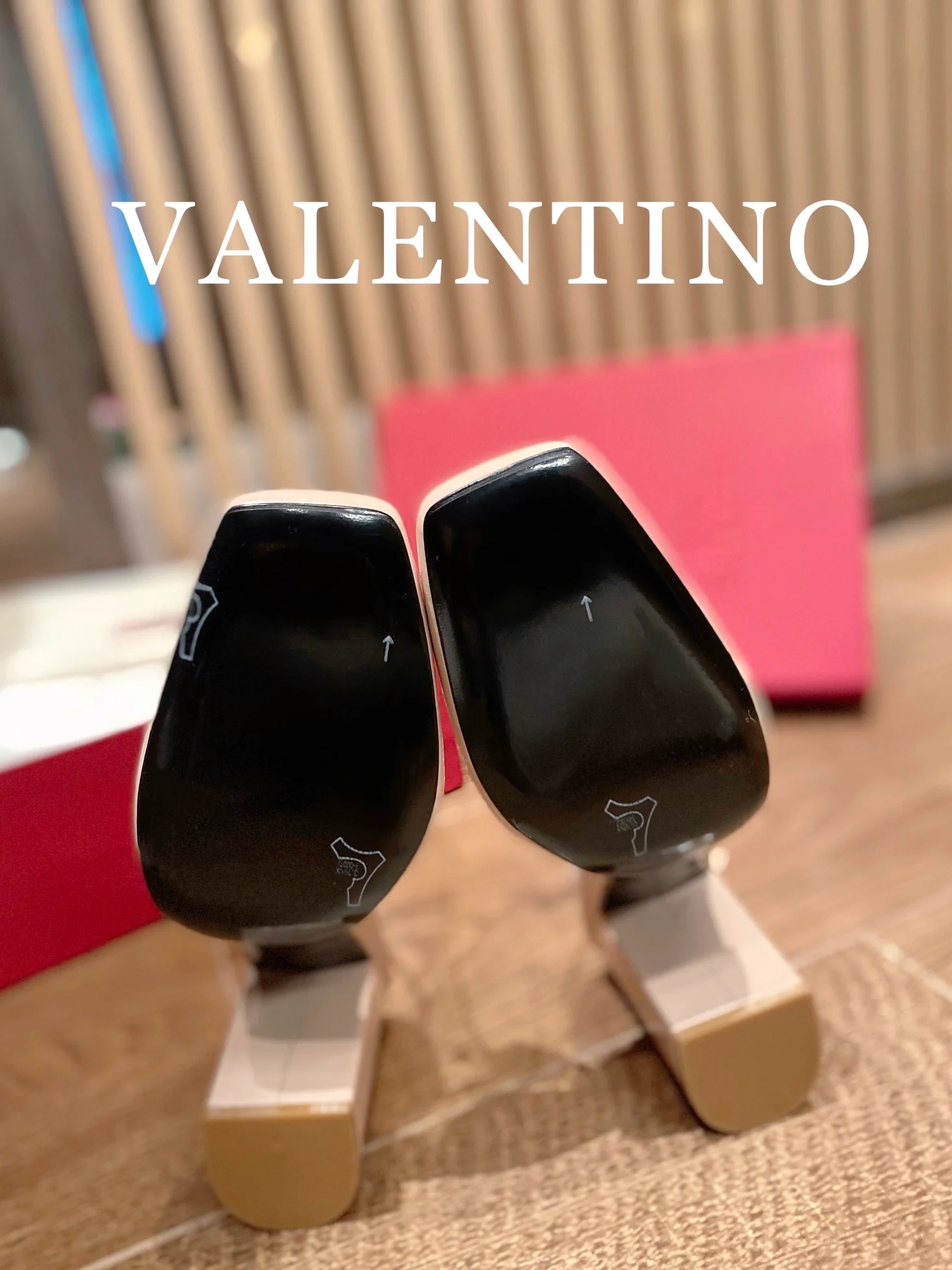 Valentino - Абрикосовые туфли на массивном каблуке с квадратным носком