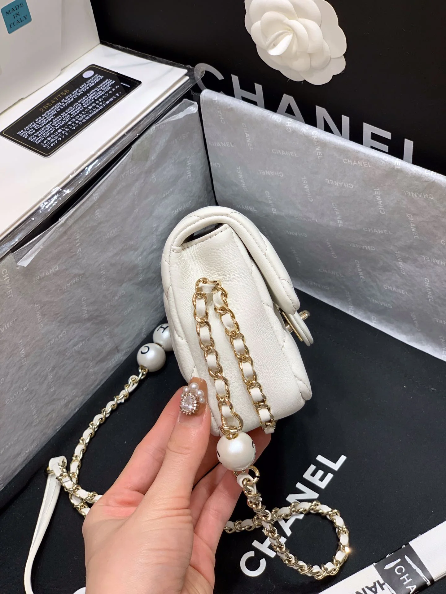 Сумка Chanel CF Pearl из коллекции Весна/Лето 2020 — белая — 18 см