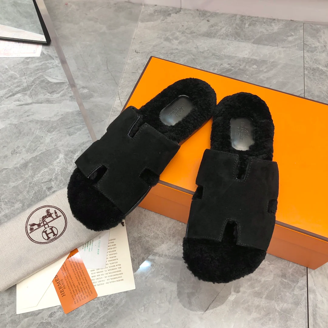 Новинка сезона осень/зима 2023 от Hermes - шерстяные тапочки с манжетой H-образной формы - унисекс - черные