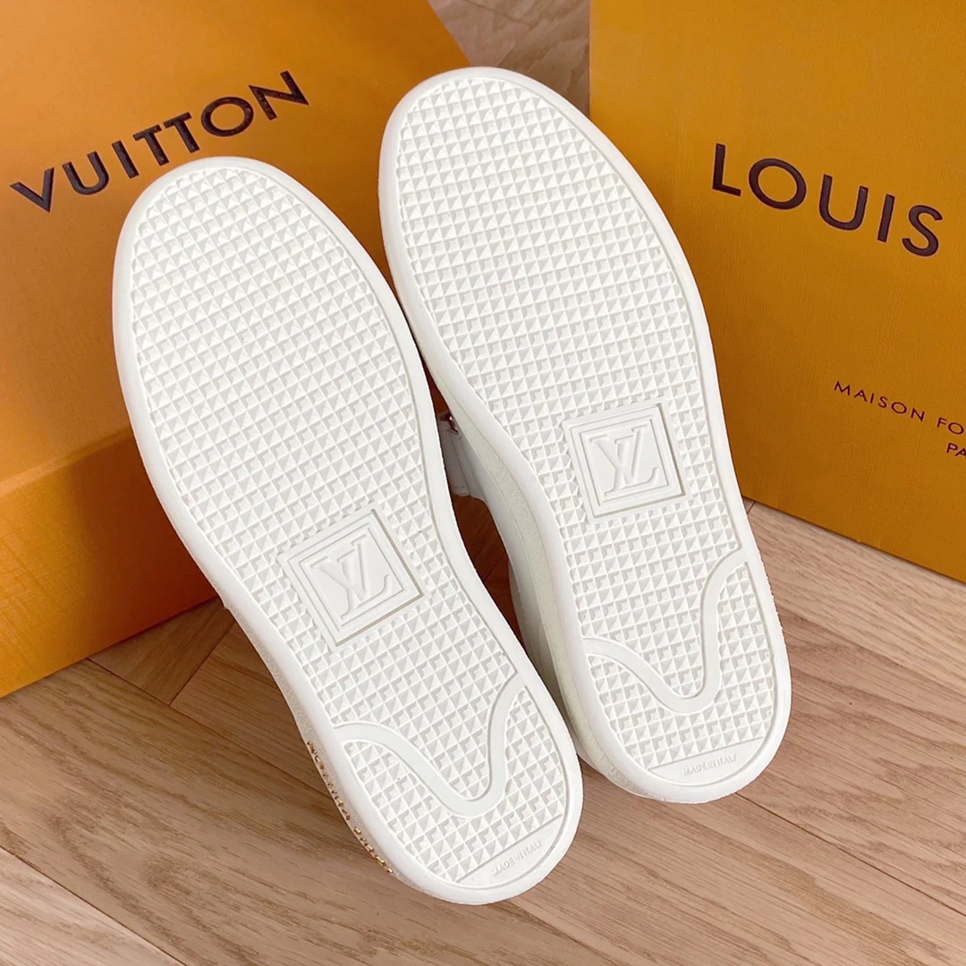 Обувь LV - белые кроссовки LV