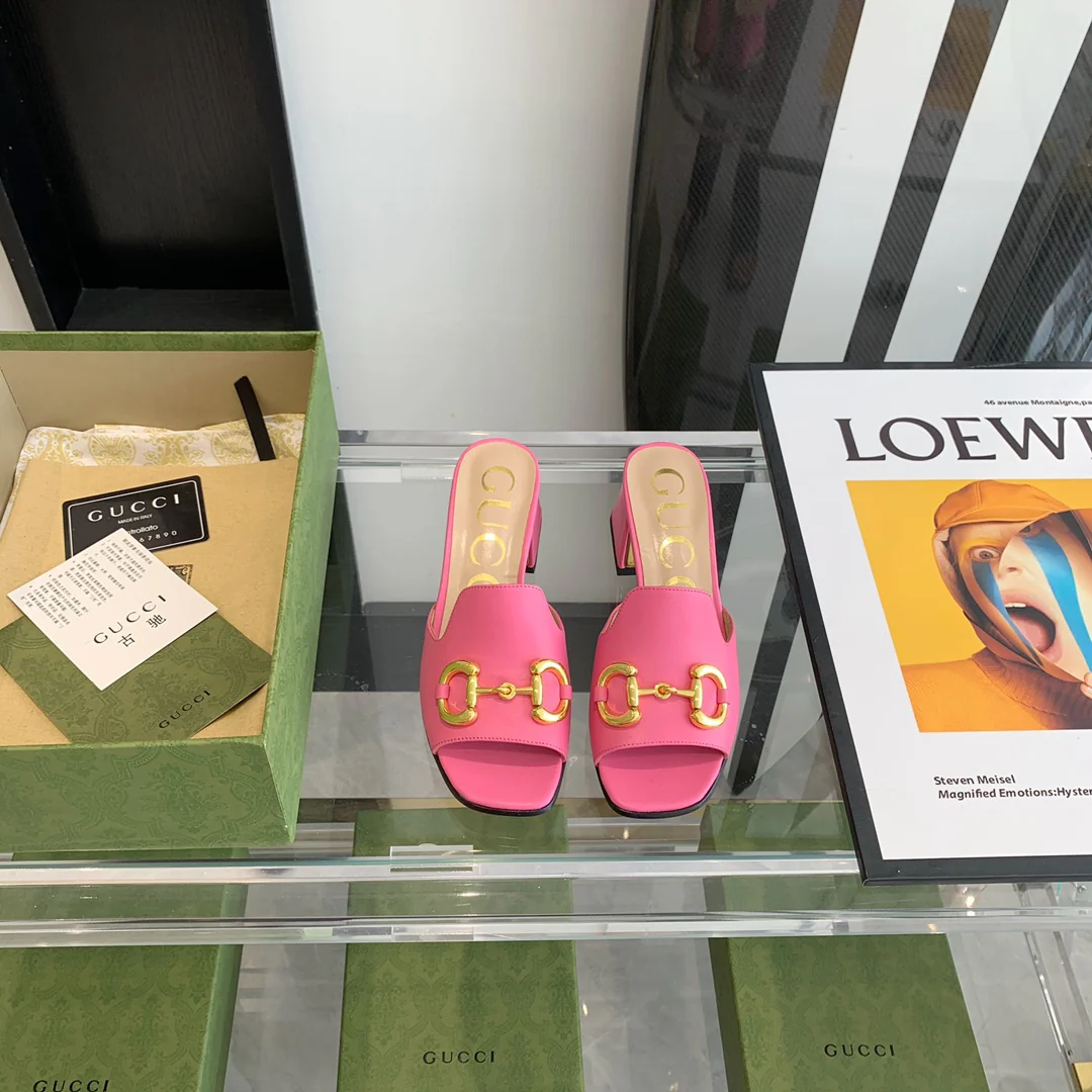 Босоножки Gucci с квадратным носком и низким каблуком