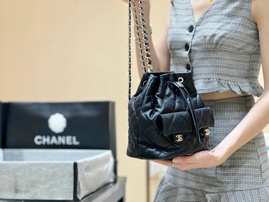 Рюкзак Chanel 23B — черный