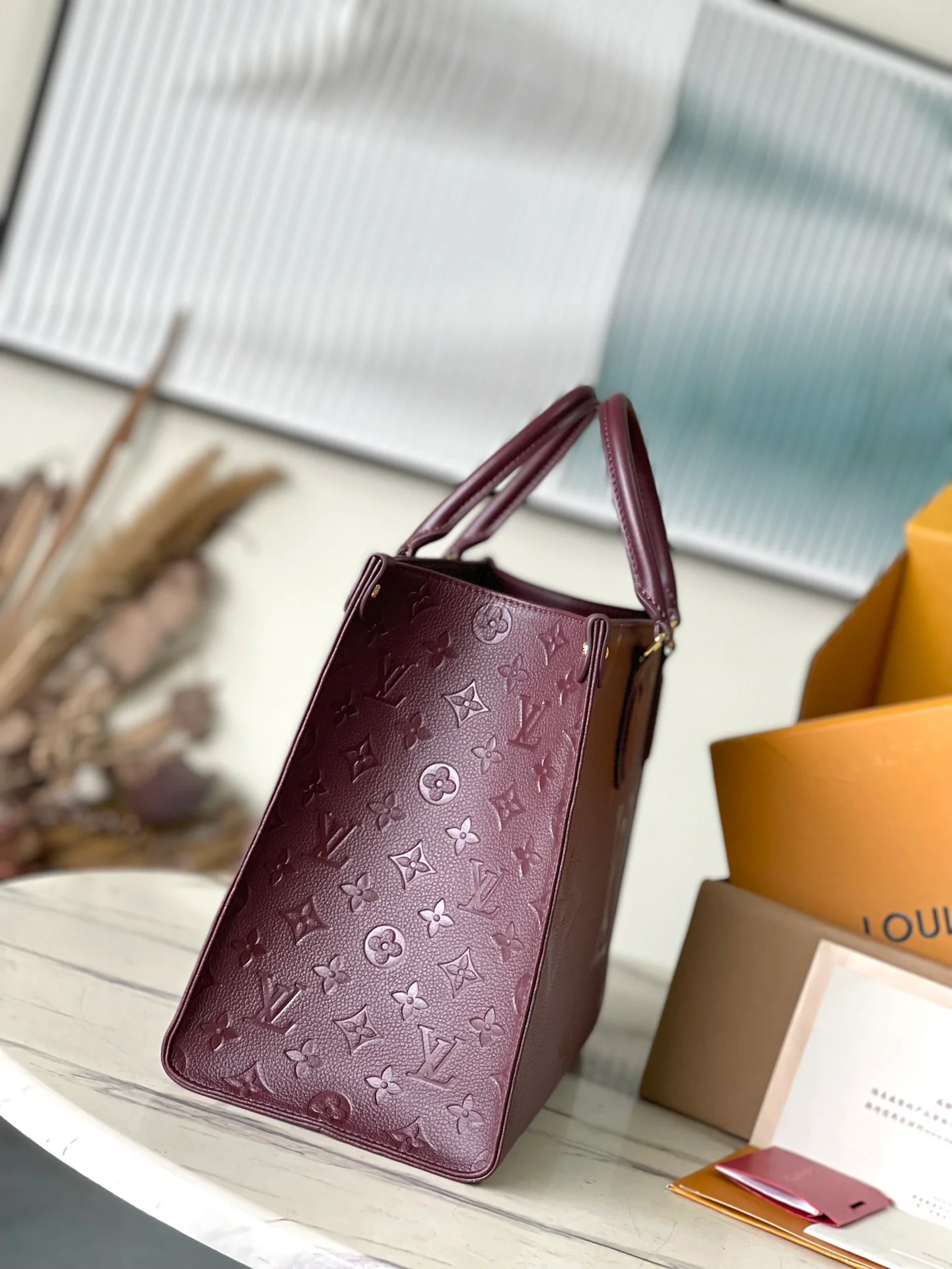 m46601-LV-ontheon-mm-Handbag-Burgundy