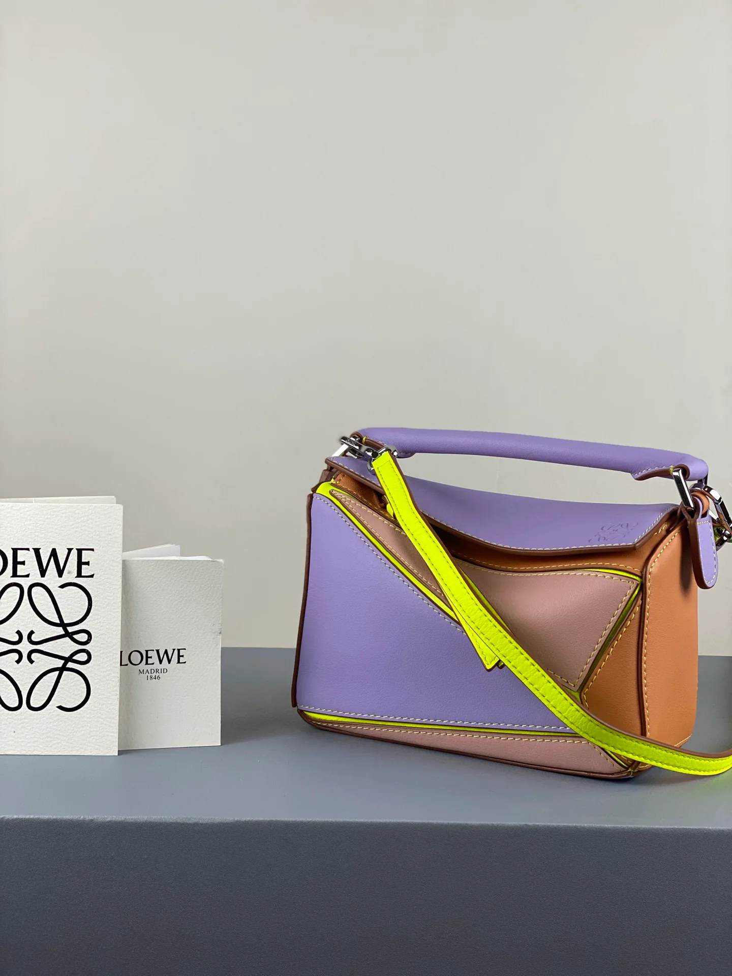 Мини-сумка Loewe Puzzle Bag из телячьей кожи - 8