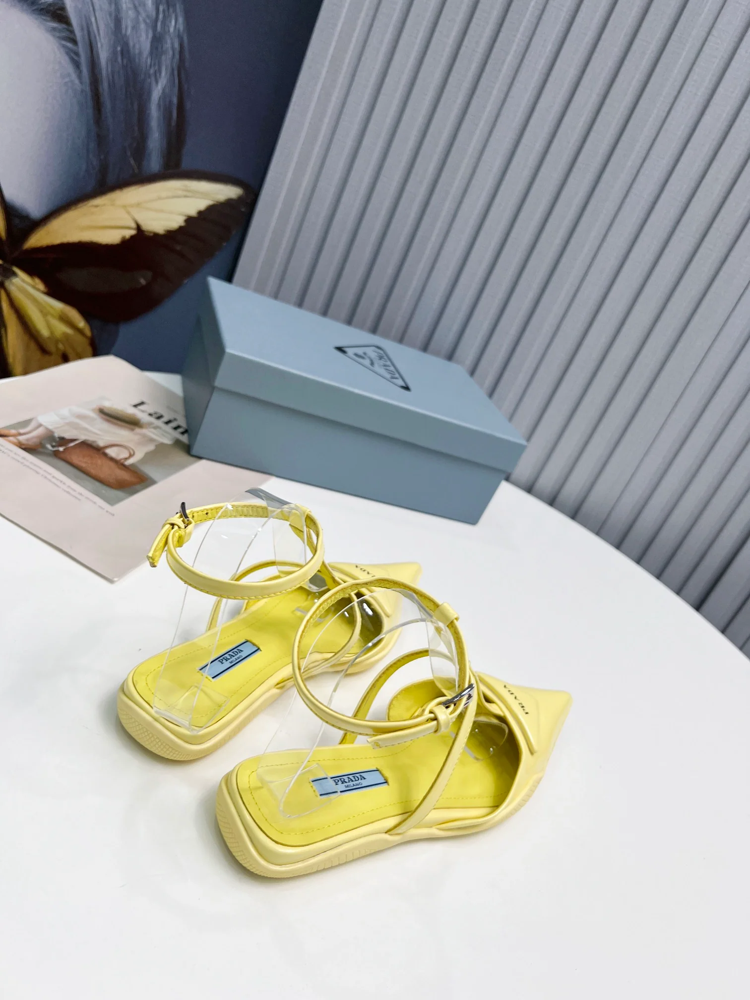 Prada - Желтые сандалии с острым носком