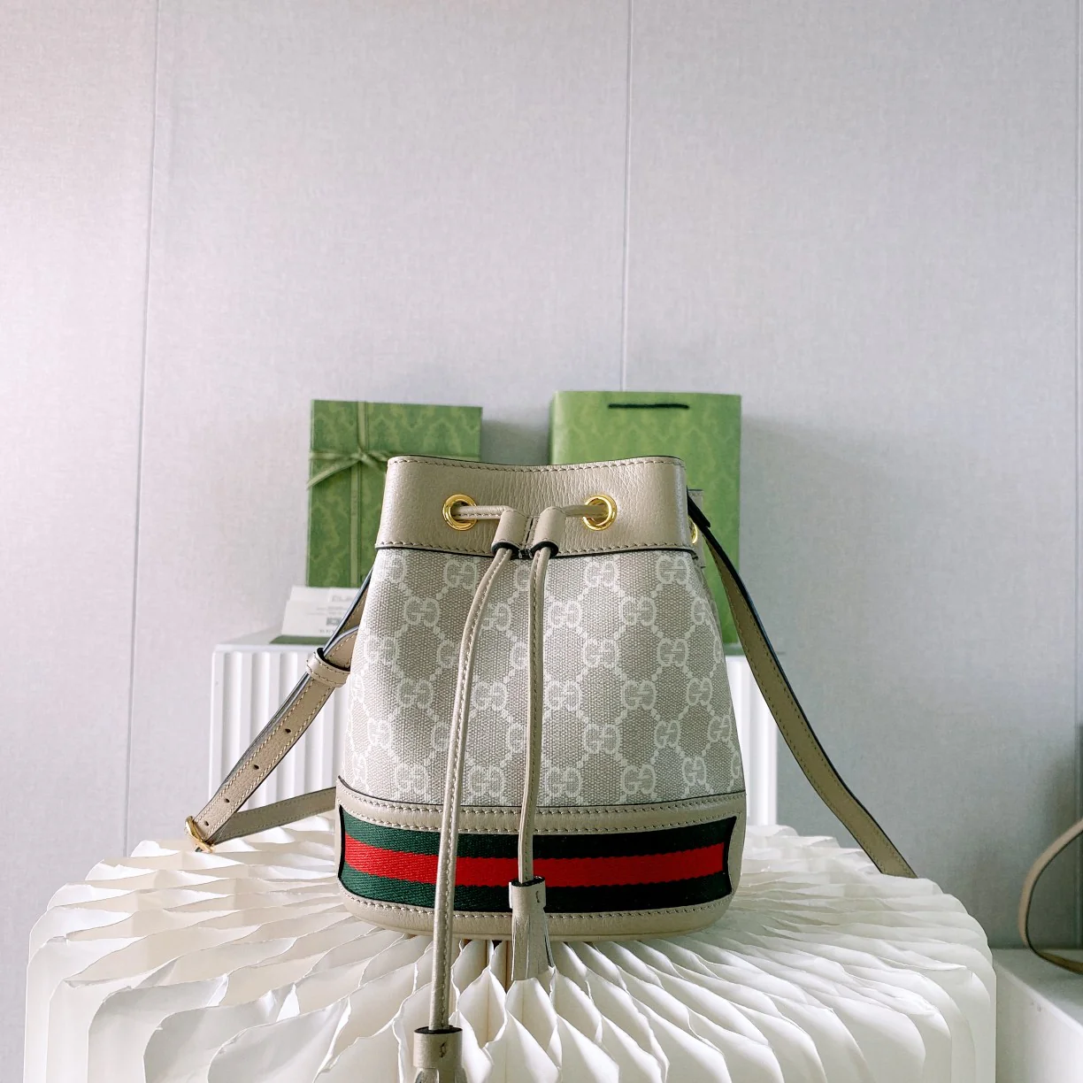 Мини-сумочка-ведро Gucci Ophidia - 15x18x9,5 см - серо-розовая