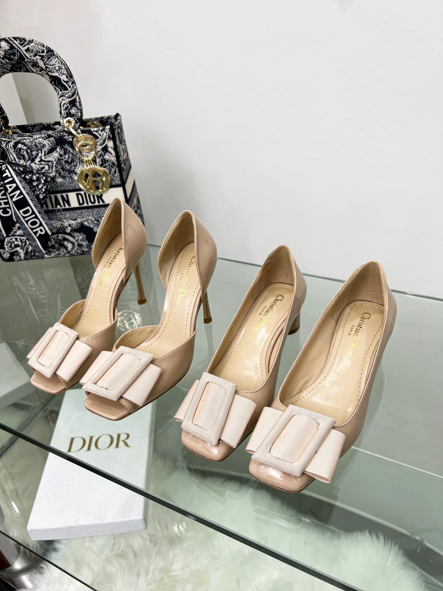 Dior - Винтажные балетки с жемчужной пряжкой - Изображение из коллекции