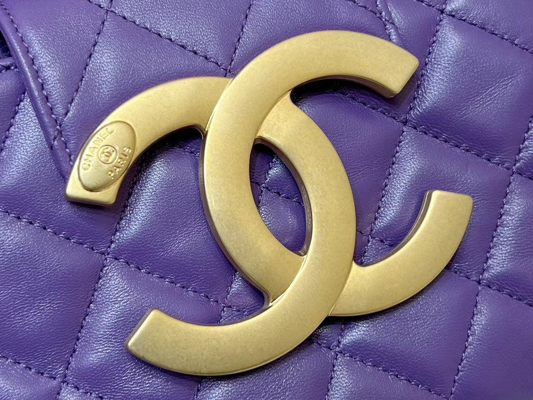 Новая коллекция Chanel ?Ранняя весна? — 24c — Большая ретро-сумка Double C — Мессенджер — Фиолетовая