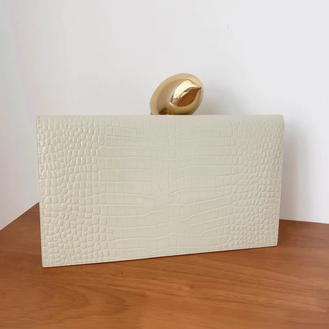 Клатч YSL с тиснением под крокодиловую кожу