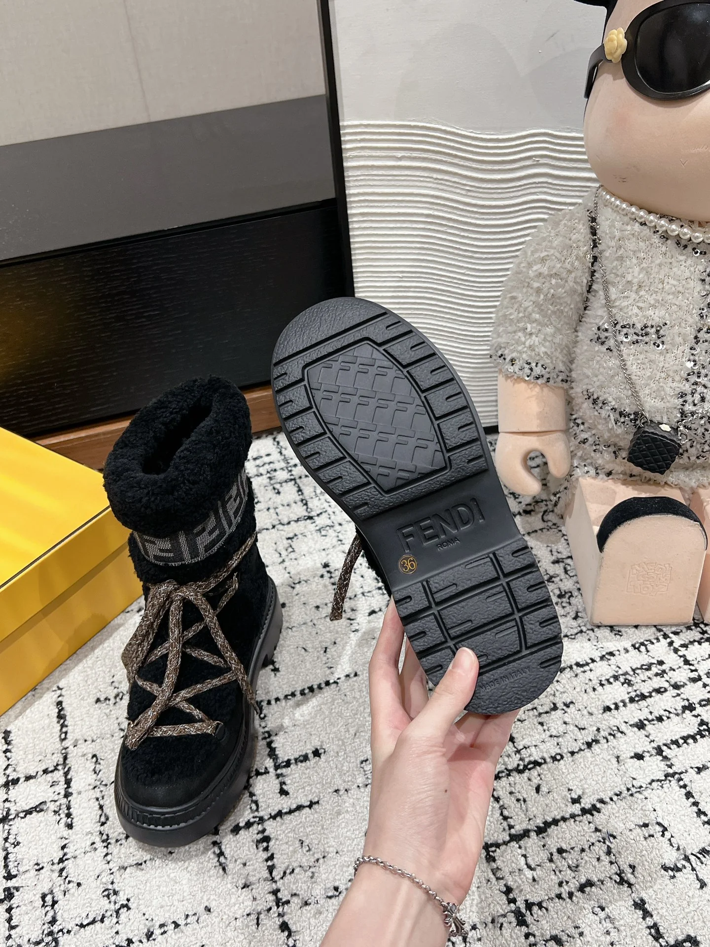 Шерстяные зимние сапоги Fendi 2024 - черные