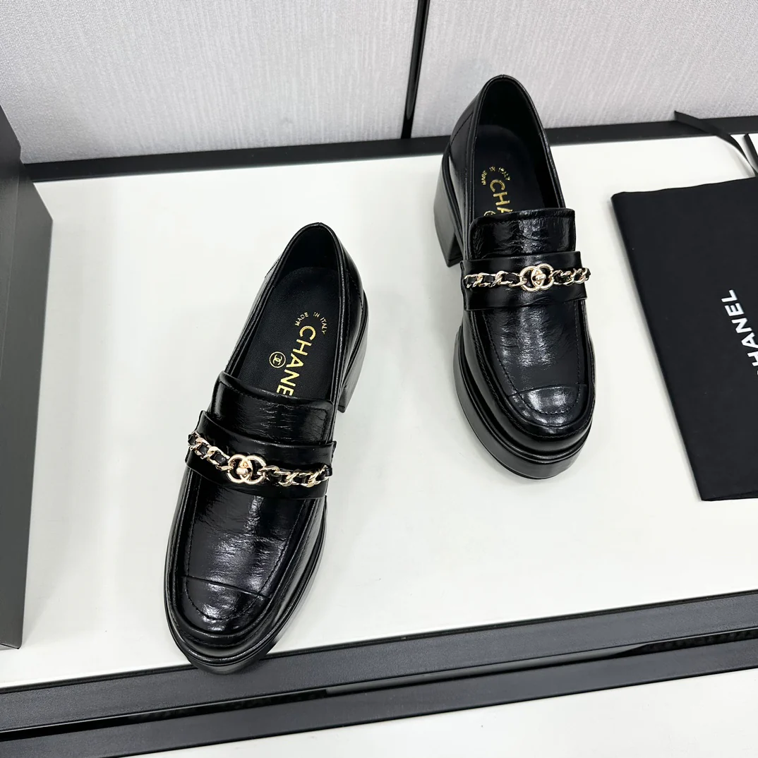 Кожаные туфли на платформе Chanel 2024 - черные