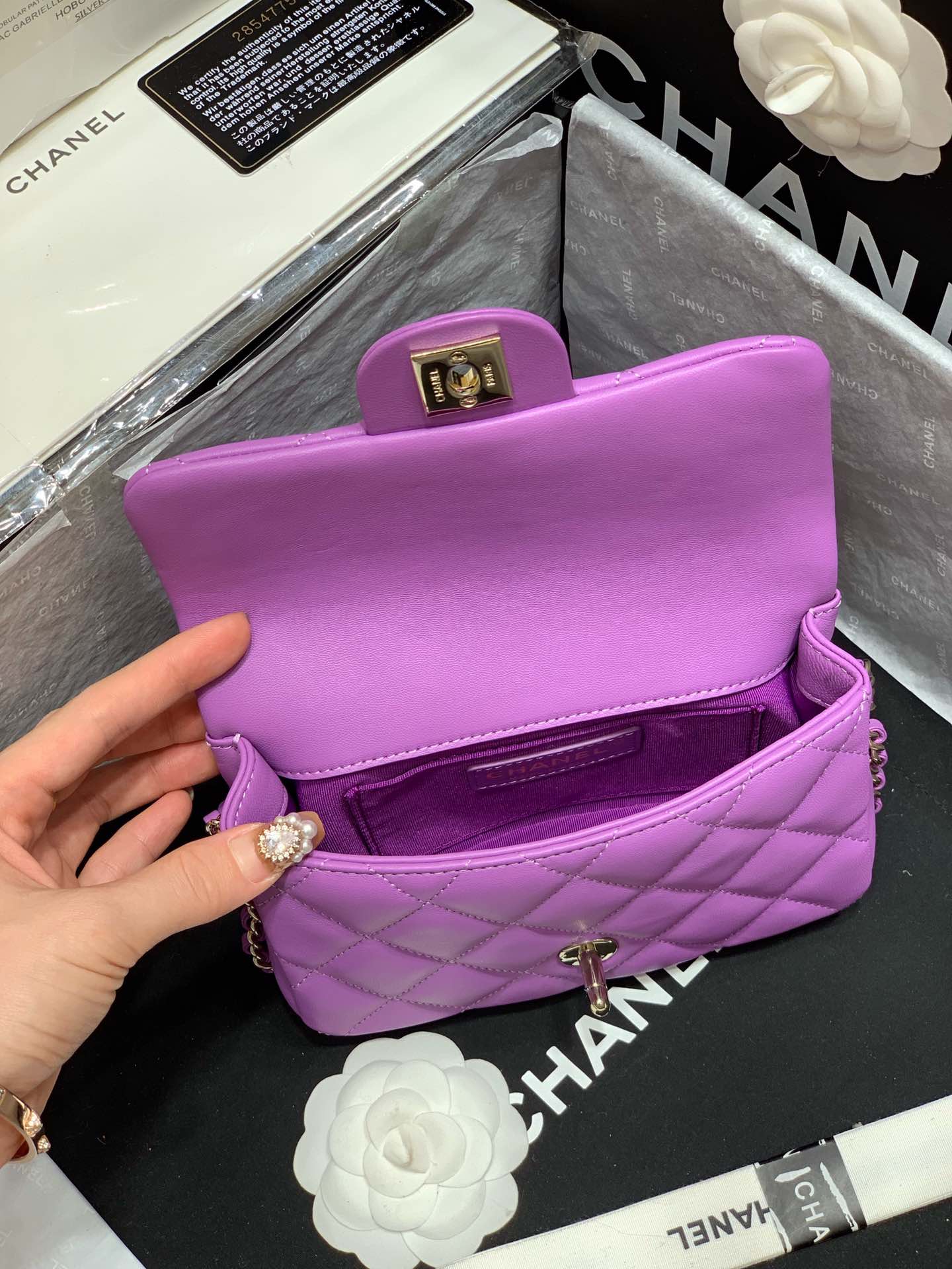 Сумка Chanel CF Pearl из коллекции Весна/Лето 2020 — фиолетовая — 18 см