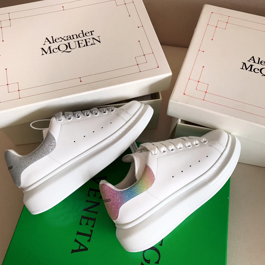 Классические белые кроссовки McQueen с серебристыми блестками