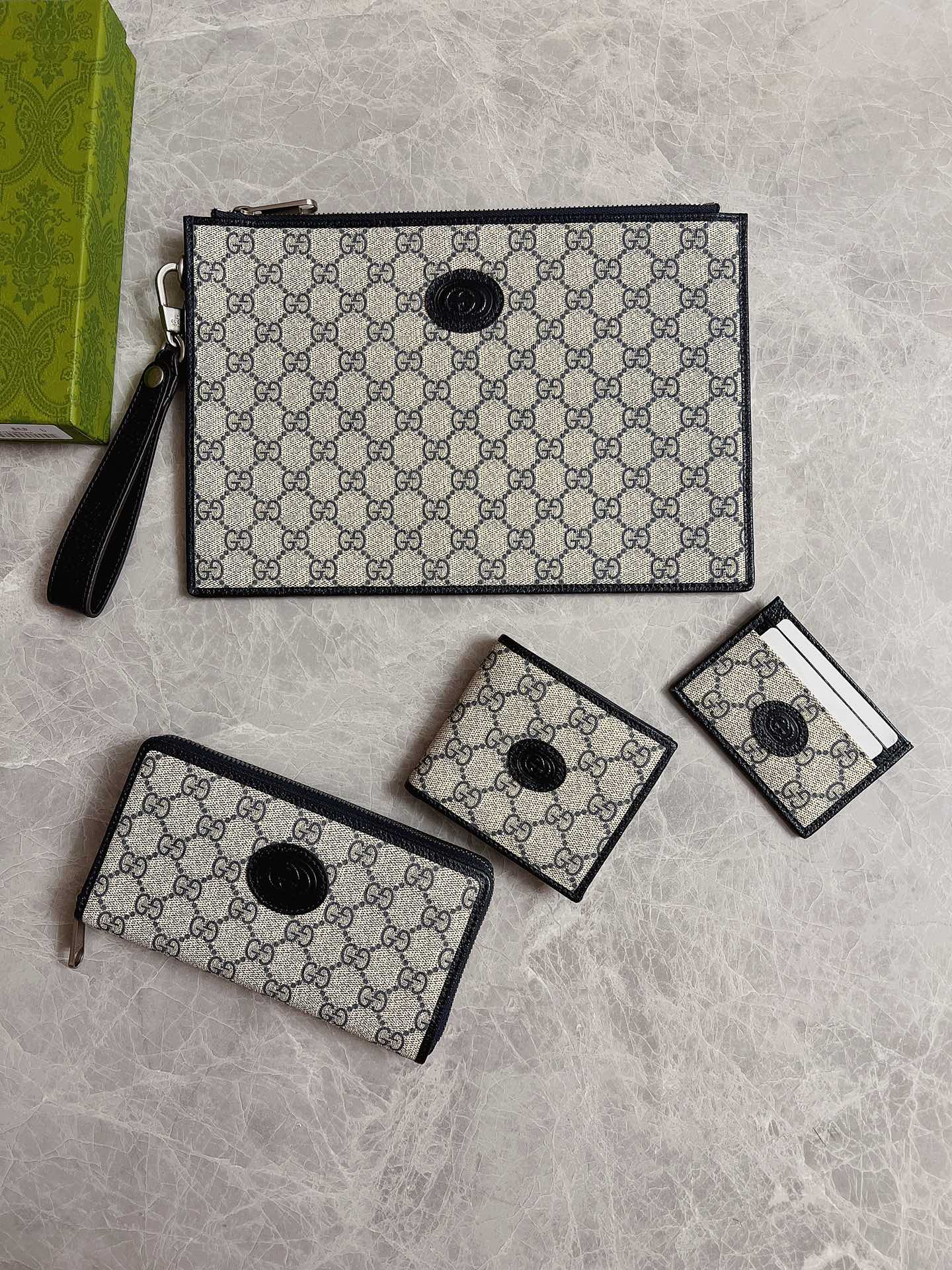 Длинный кошелек Gucci из синего ПВХ с молнией