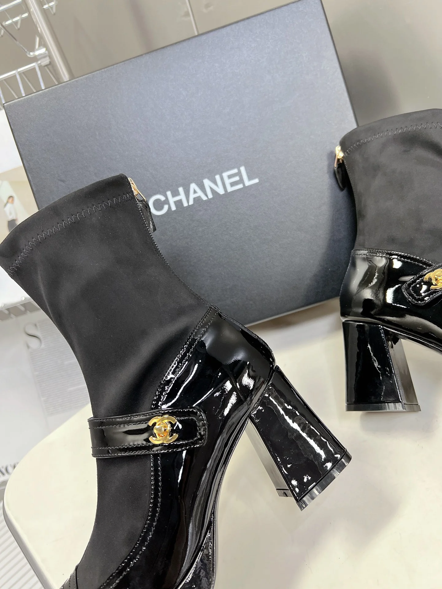 Chanel - Классические осенне-зимние повседневные ботинки - Черные