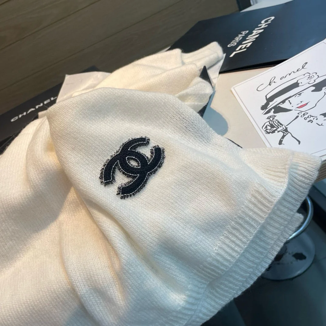 Вязаный шарф Chanel 2024 года