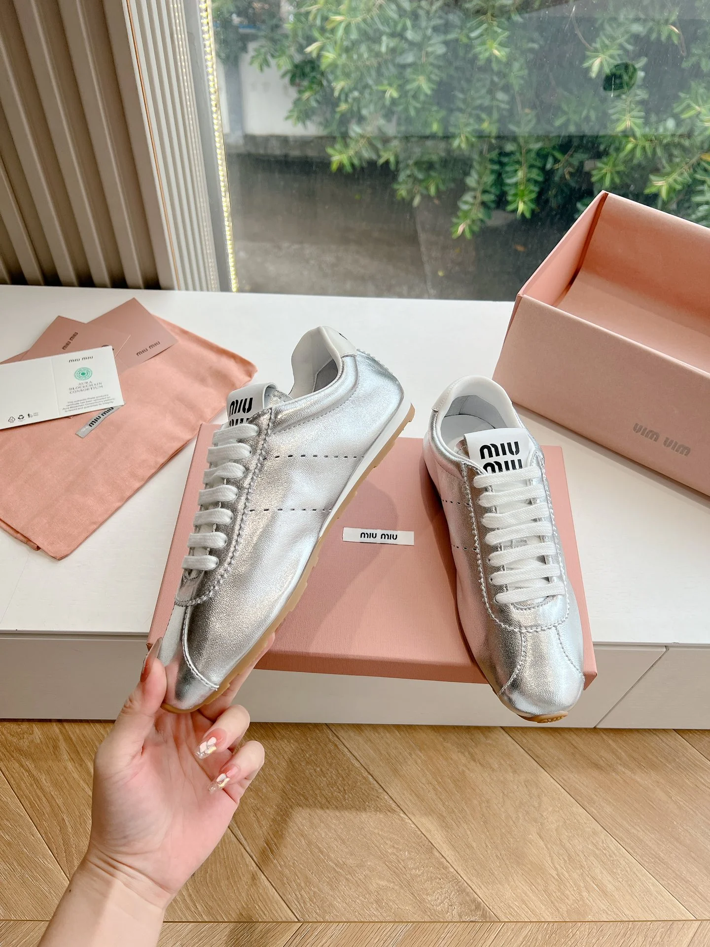 Повседневные туфли Miu Miu 2024 - серебристые