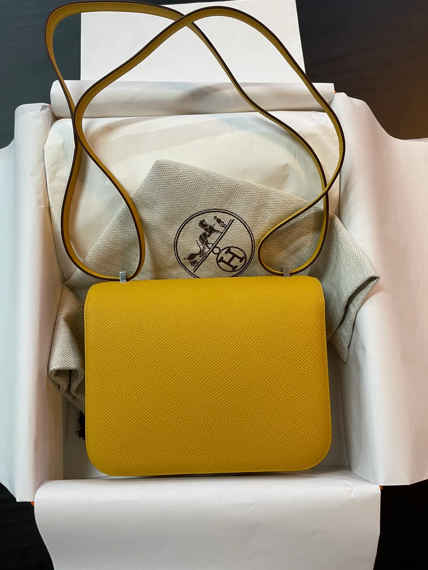 Hermes Constance 19 Mini 9D Янтарно-желтого цвета с серебряной пряжкой