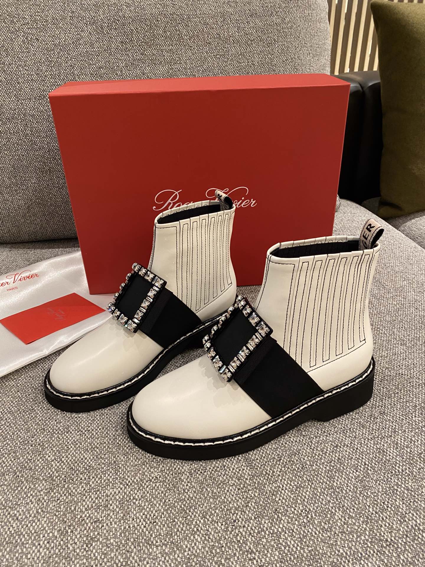 Ботильоны из кожи с квадратной пряжкой из коллекции RV осень/зима 2021