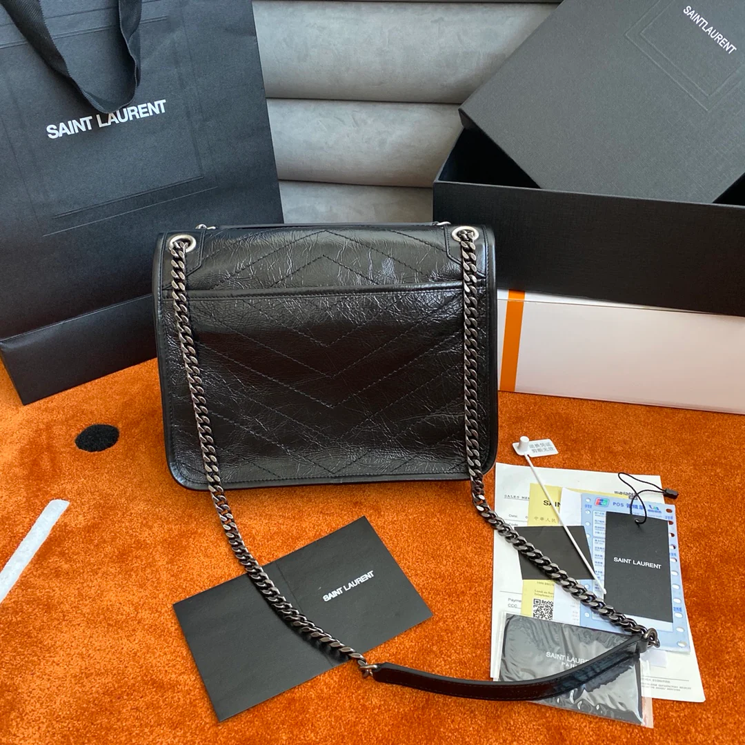 Сумка-мессенджер YSL-niki, черная, с серебряной цепочкой, из кожи с покрытием, 28 см.