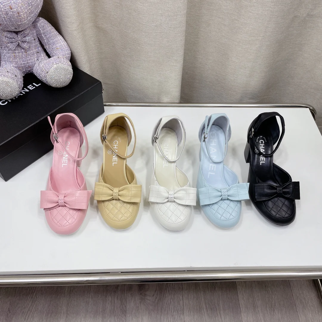 Chanel - Туфли на массивном каблуке с закрытым носком