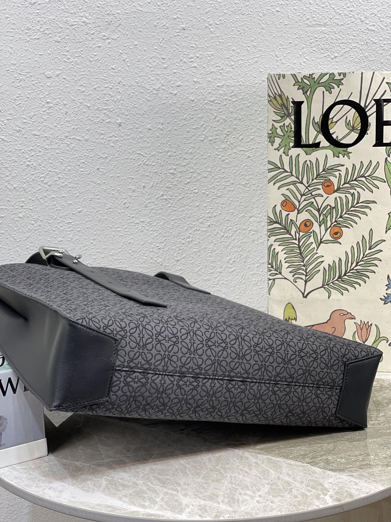 Сумка-тоут Loewe Buckle Monogram Straight с регулируемой длиной ручек