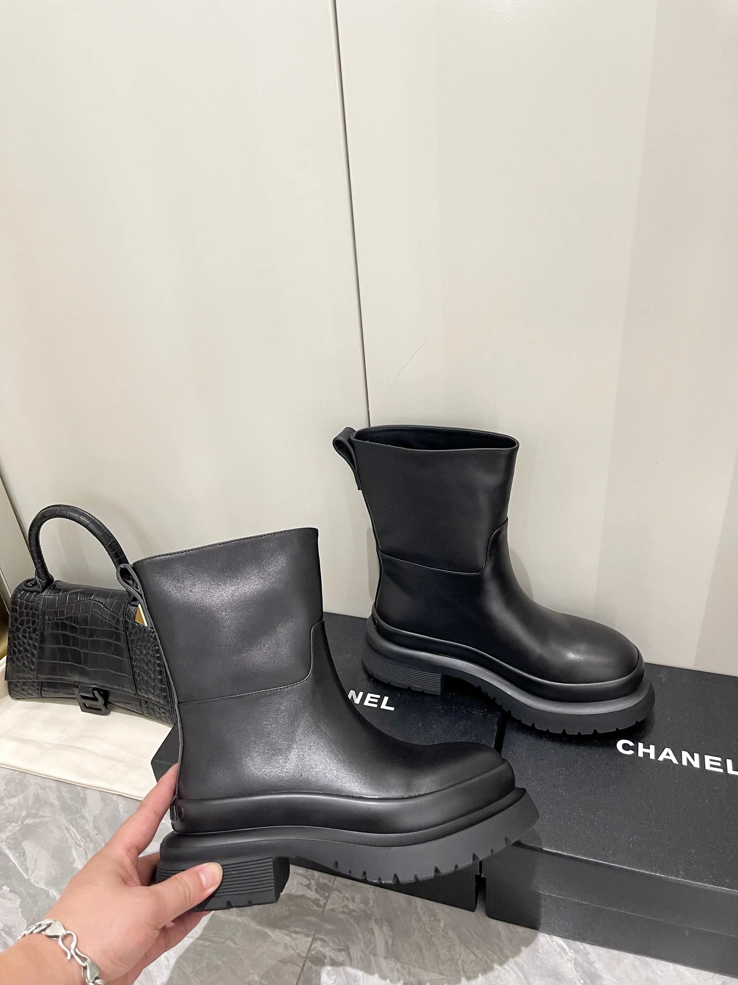 Новинки коллекции Valentino осень/зима 2022 - Ботильоны на платформе - Ботильоны