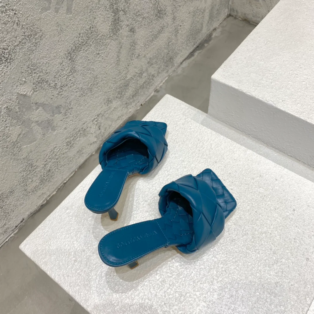 Новинка сезона весна/лето 2021 от BV - Плоские плетеные сандалии на шпильке - Синие