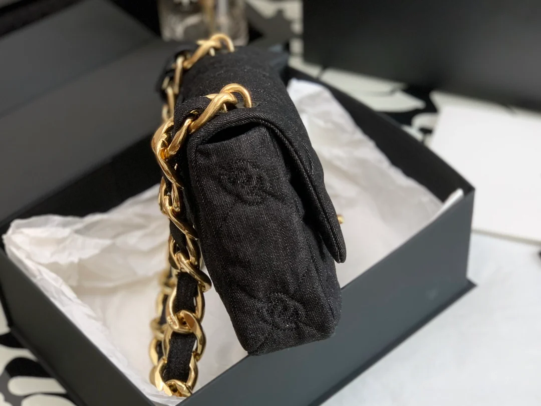 Сумка Chanel CF Chunky Chain Denim Shoulder Bag 2022 года, черная, 24 см.