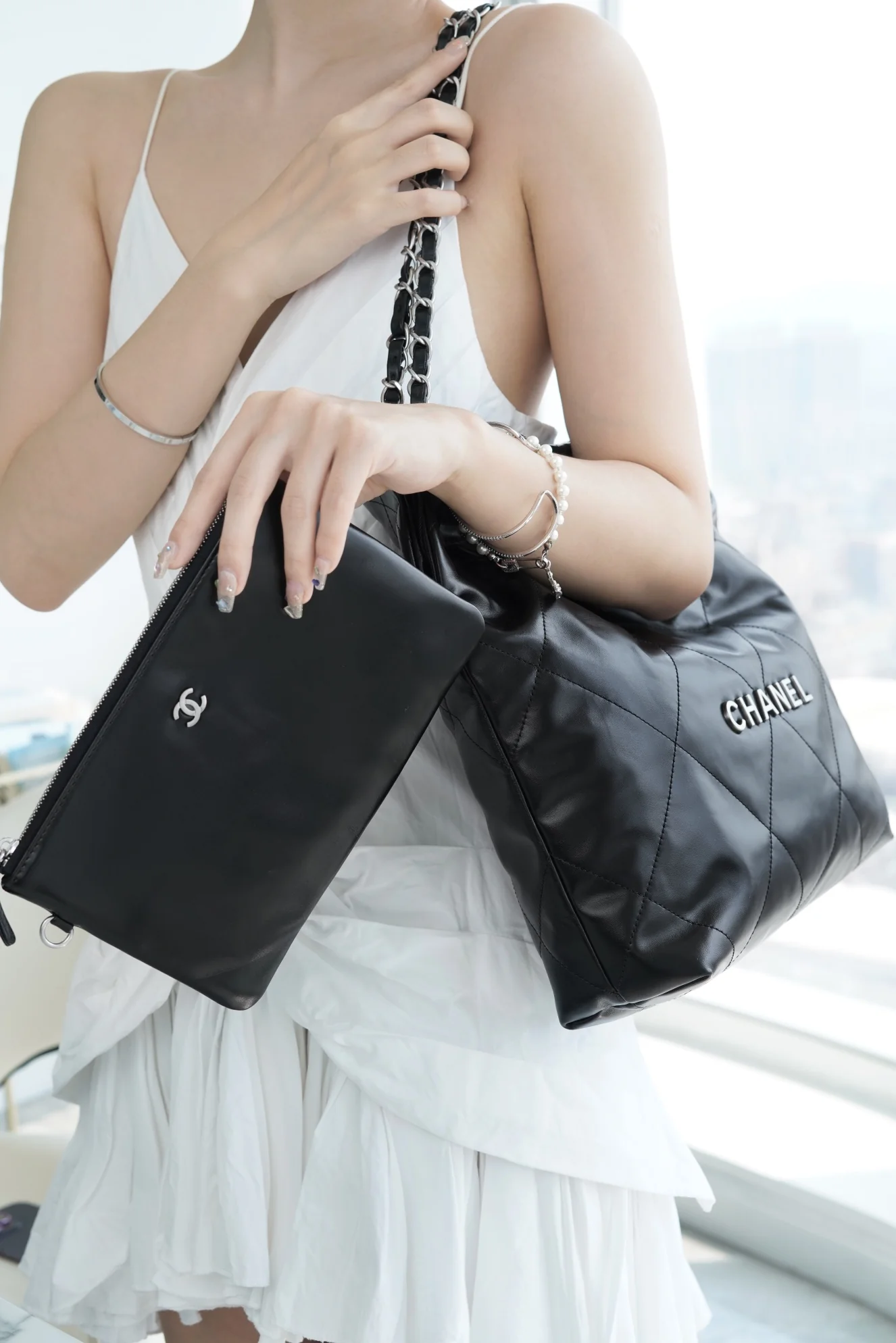 Сумка Chanel 22p 22bag, маленькая, черная, с серебряной пряжкой - 1 шт.