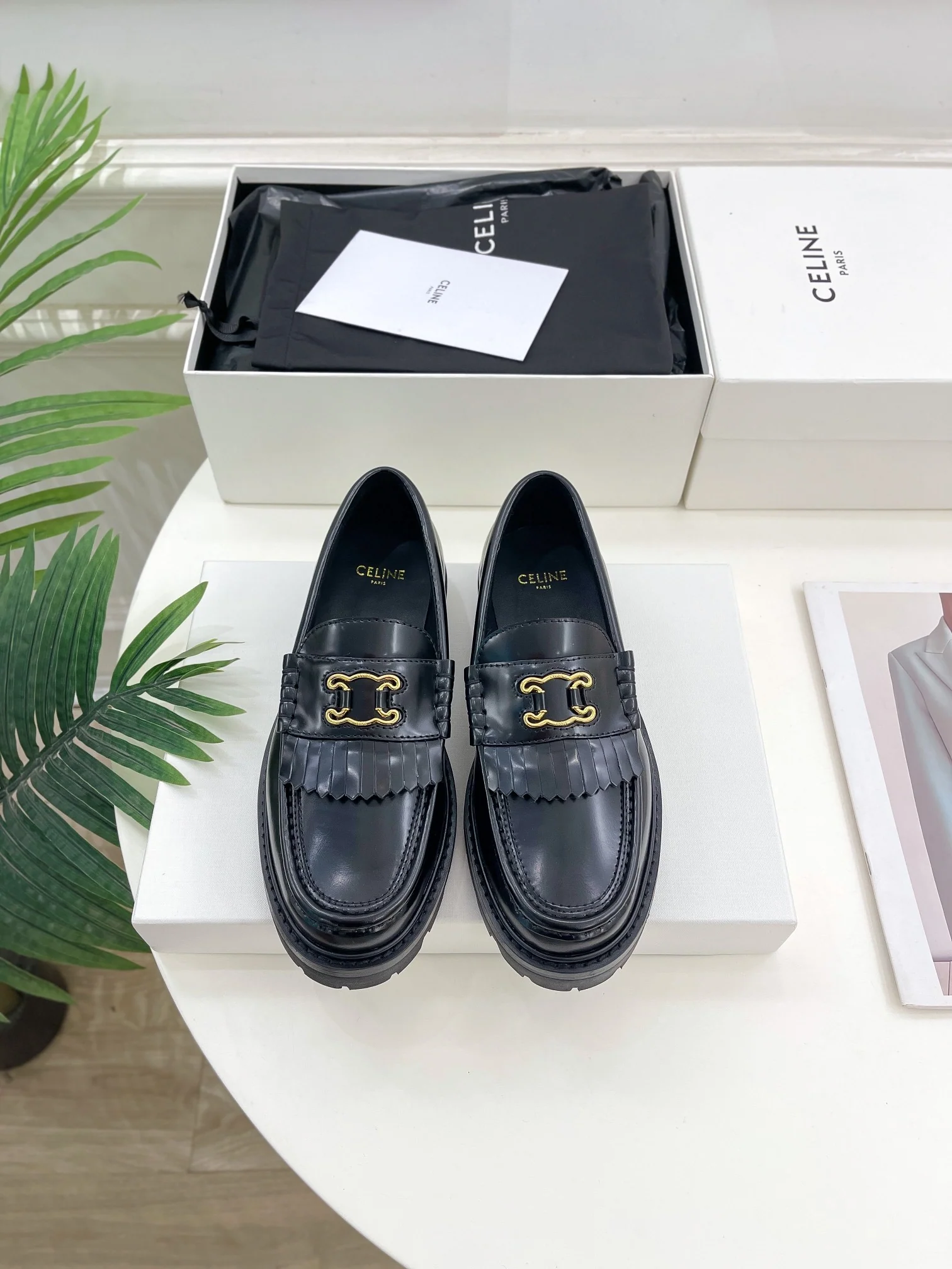 Новинка сезона весна/лето 2023 от Celine - Лоферы Arc de Triomphe - Черные - 1