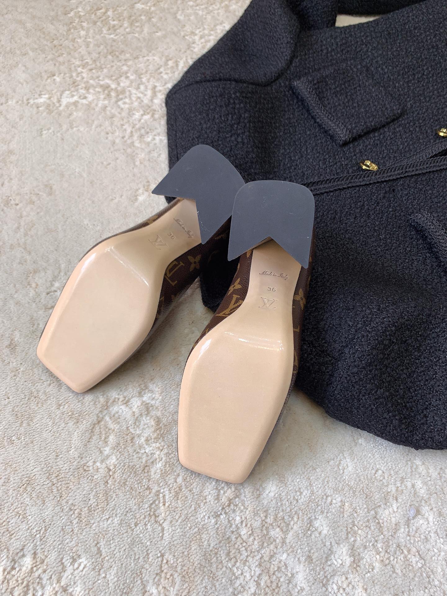 Новинка сезона весна/лето 2023 от LV - Туфли на высоком каблуке с закрытым носком - Черный монограммный узор - 1