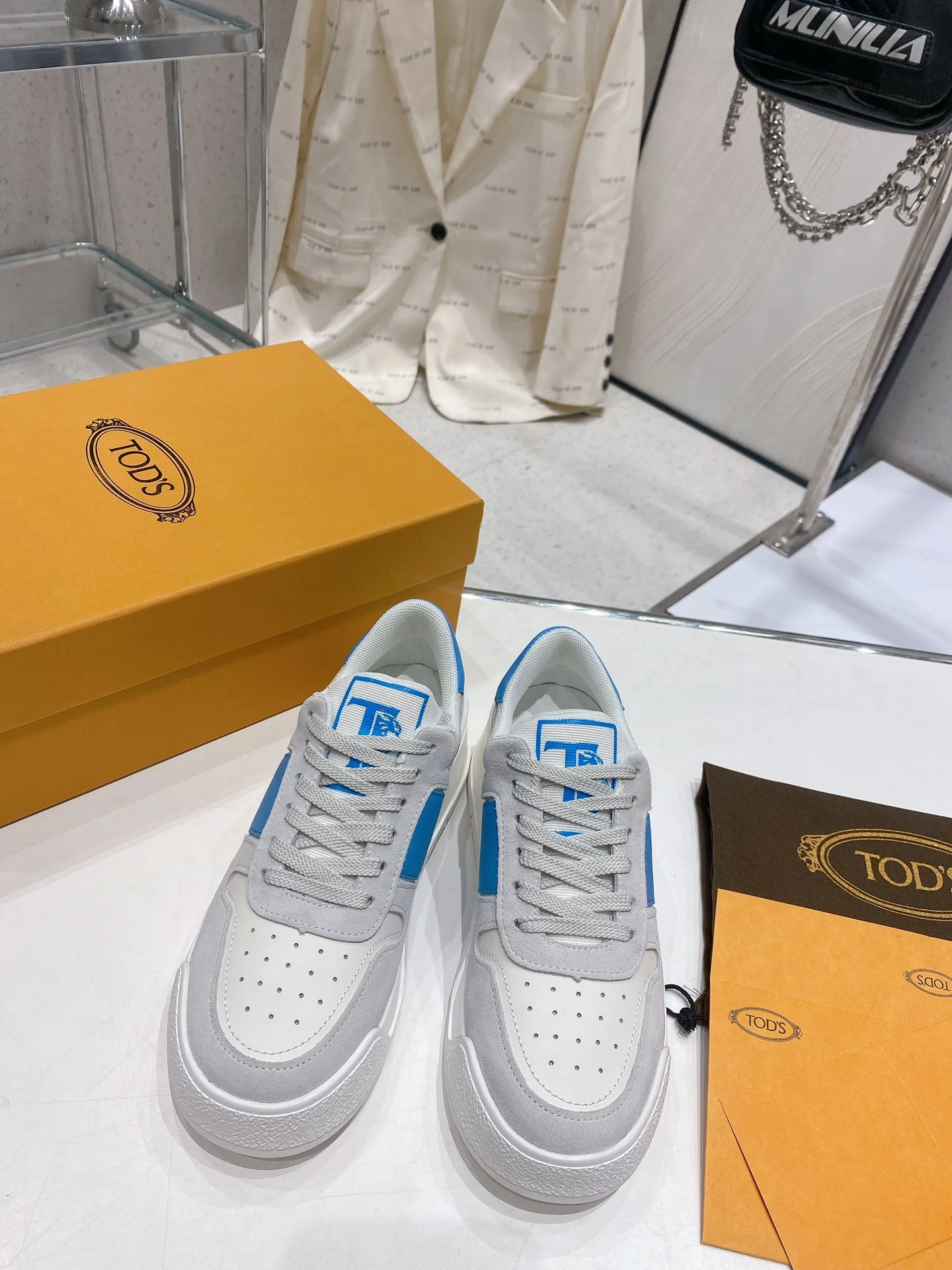 Весенняя коллекция Tods 2023 — Повседневная обувь — Парная модель — Синяя отделка