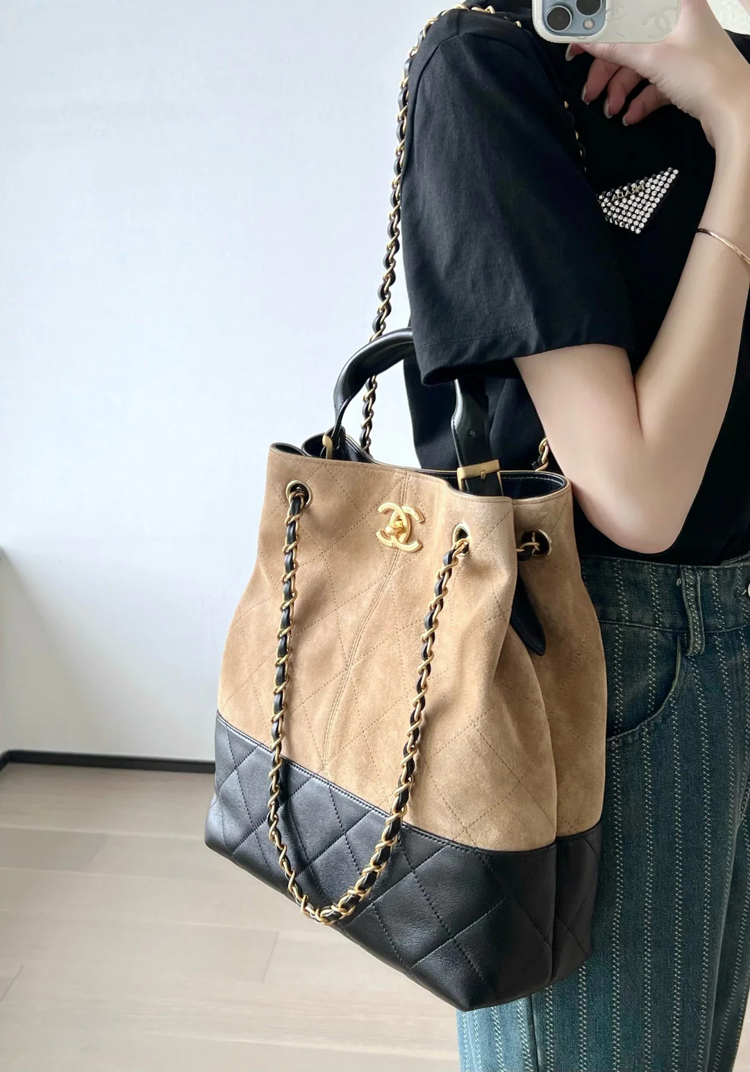 Chanel - Замшевая прямая сумка-шоппер - Коричневая с золотой фурнитурой