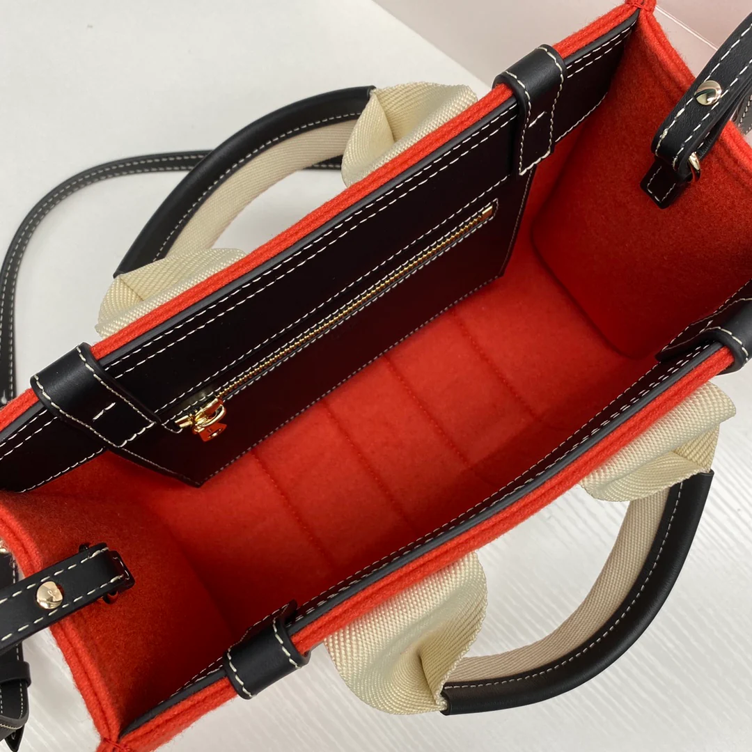 Сумка-тоут Chloe Woody, маленькая, бархатно-красная.