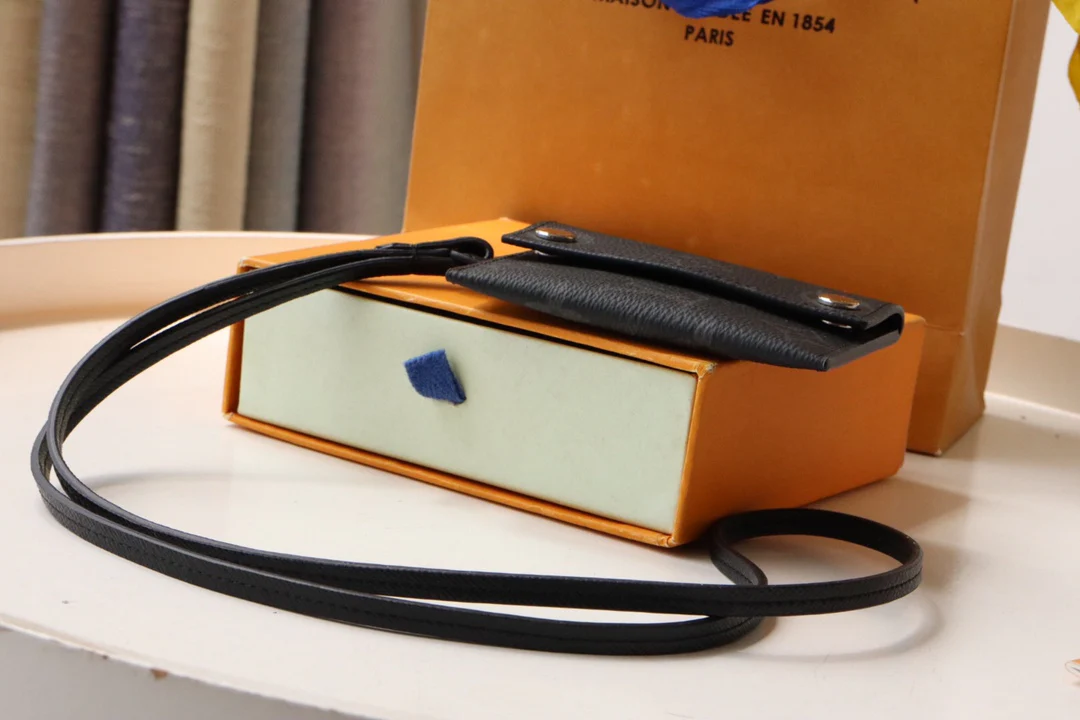 LV-m83153 - Держатель для визитных карточек в стиле Lane - Черный