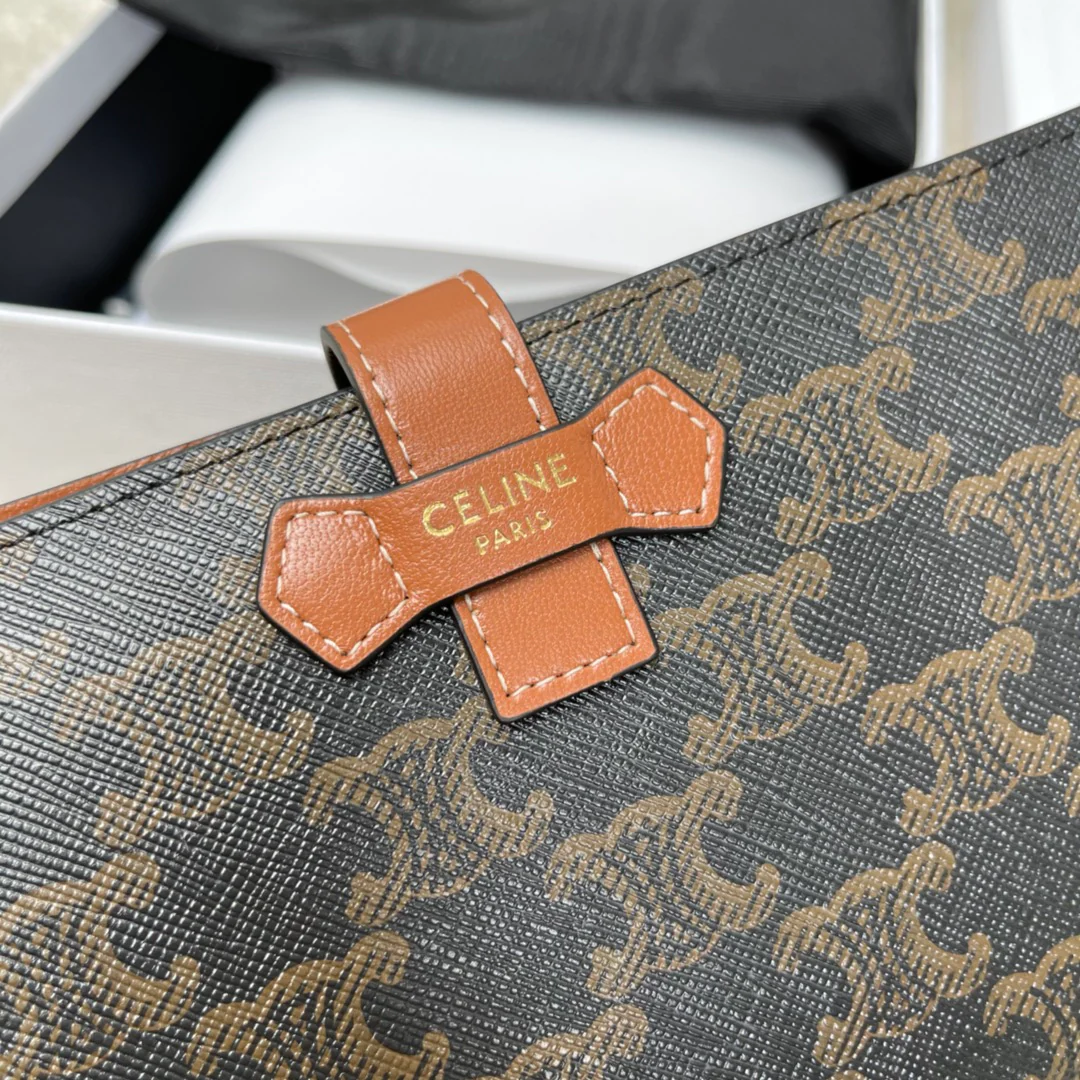 Кошелек Celine с монограммой 