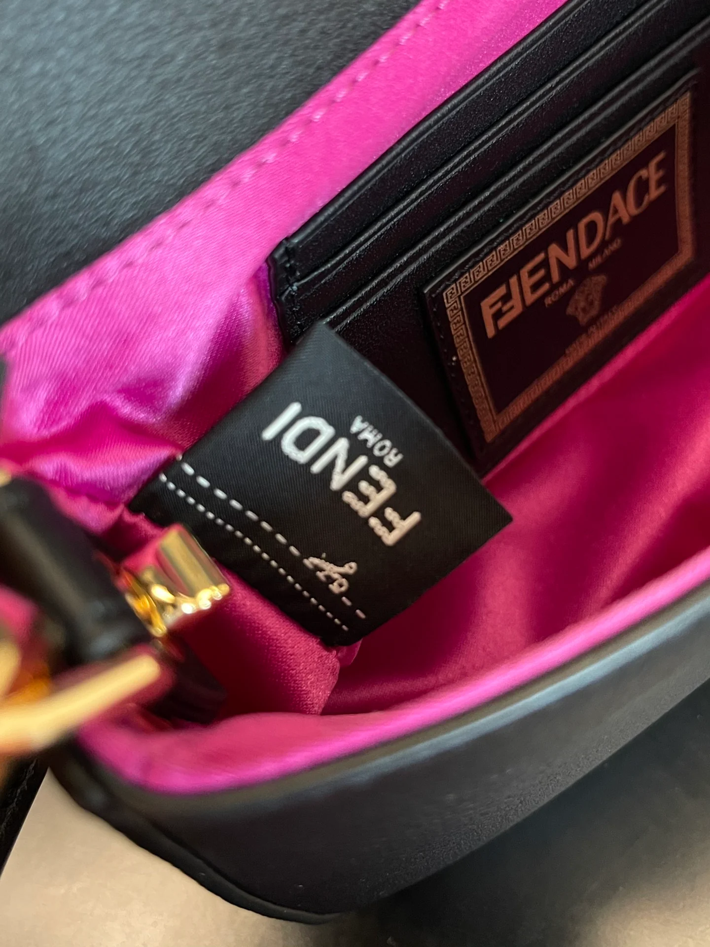 Сумка-багет Fendi Andace, маленькая, черная.