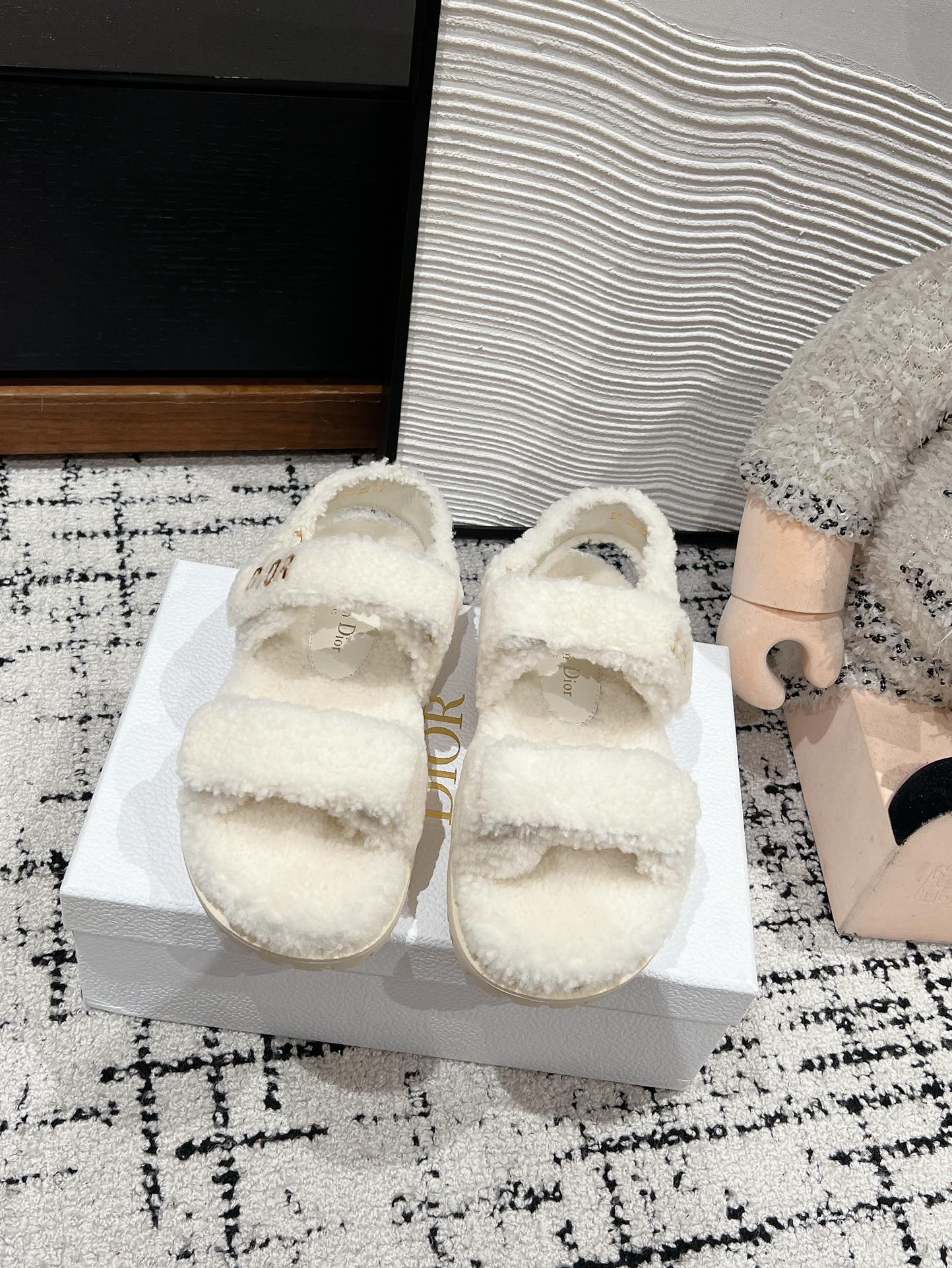 Шерстяные тапочки Dior 2024 - белые