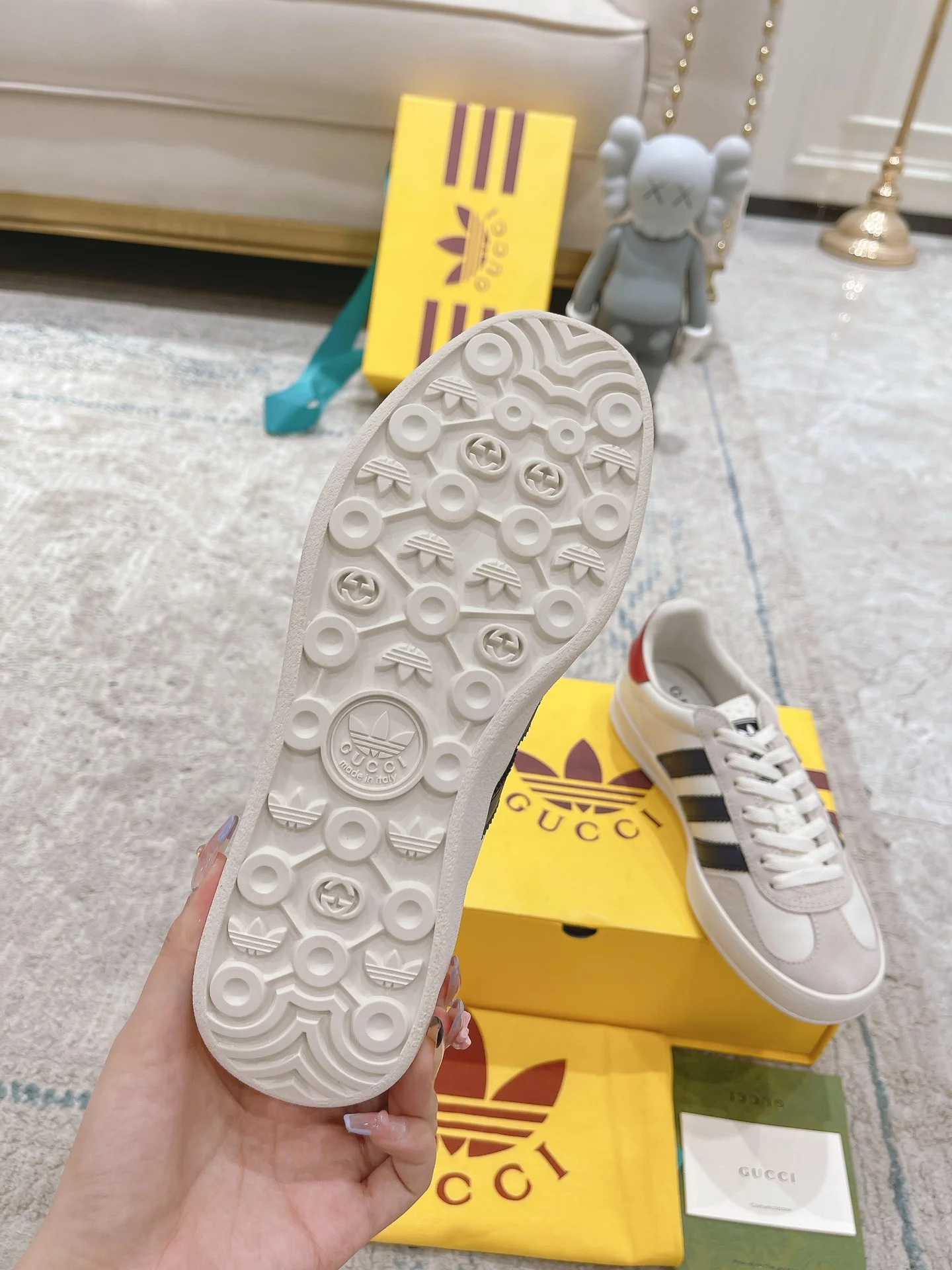 Новинки Gucci осень/зима 2022 — образ с подиума Недели моды — немецкие кроссовки для тренировок — коллаборация — 1