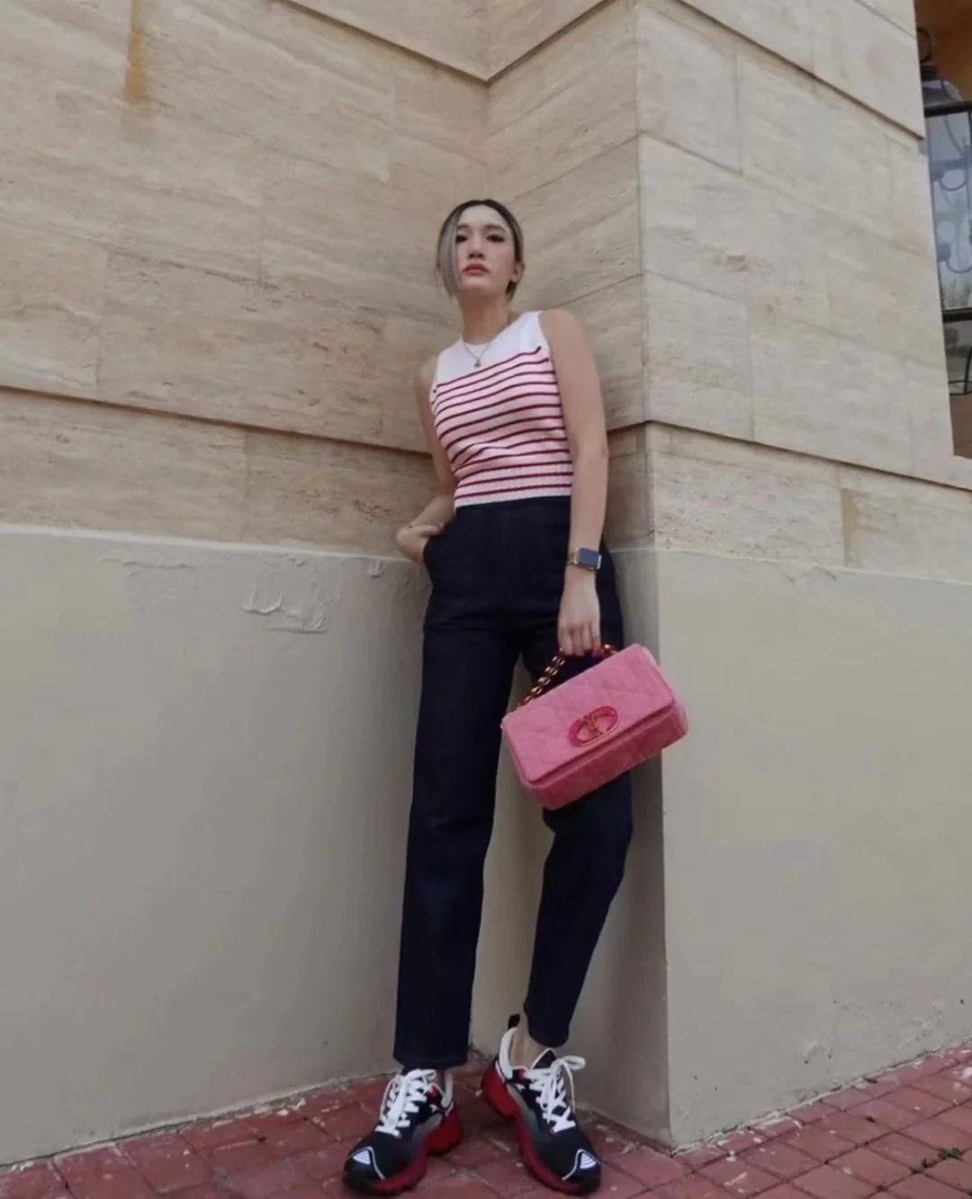 Джинсы Dior New Caro 25 5 см из коллекции Denim - розовые - на фото.