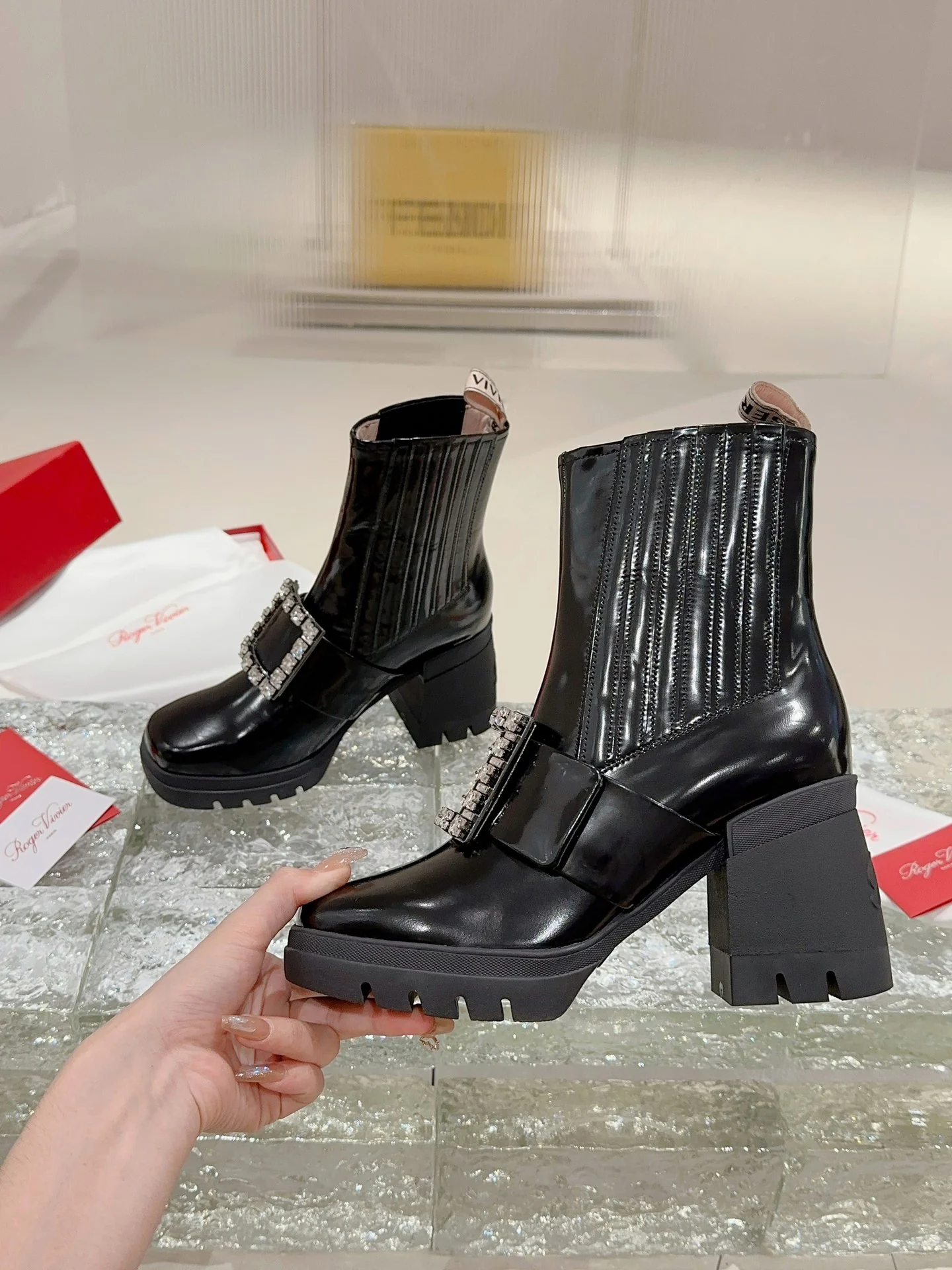 Ботинки на платформе RV-2024 с бриллиантовой пряжкой - черные