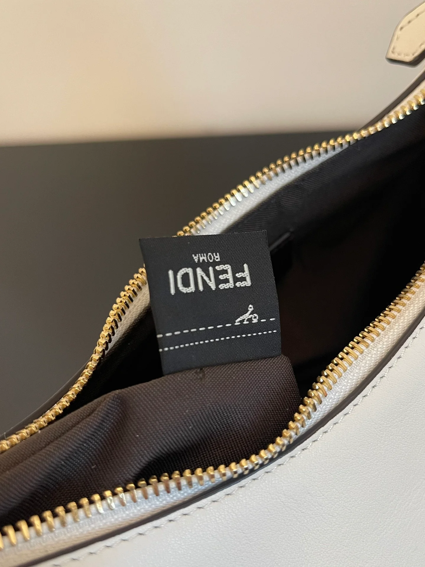 Fendi-fendigraphy - Маленькая белая кожаная сумка под мышку