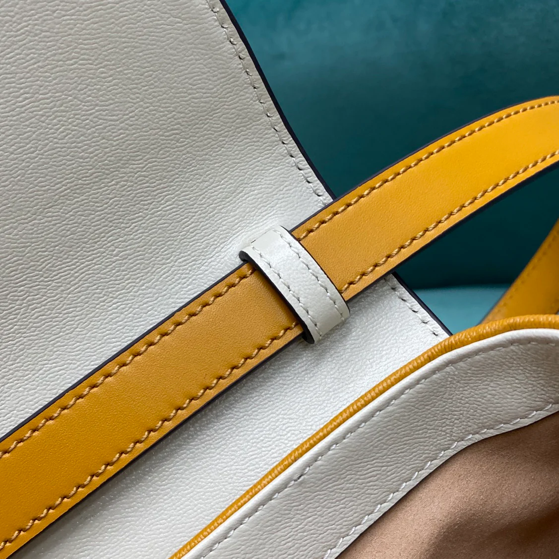 Сумка-мессенджер Gucci с замком