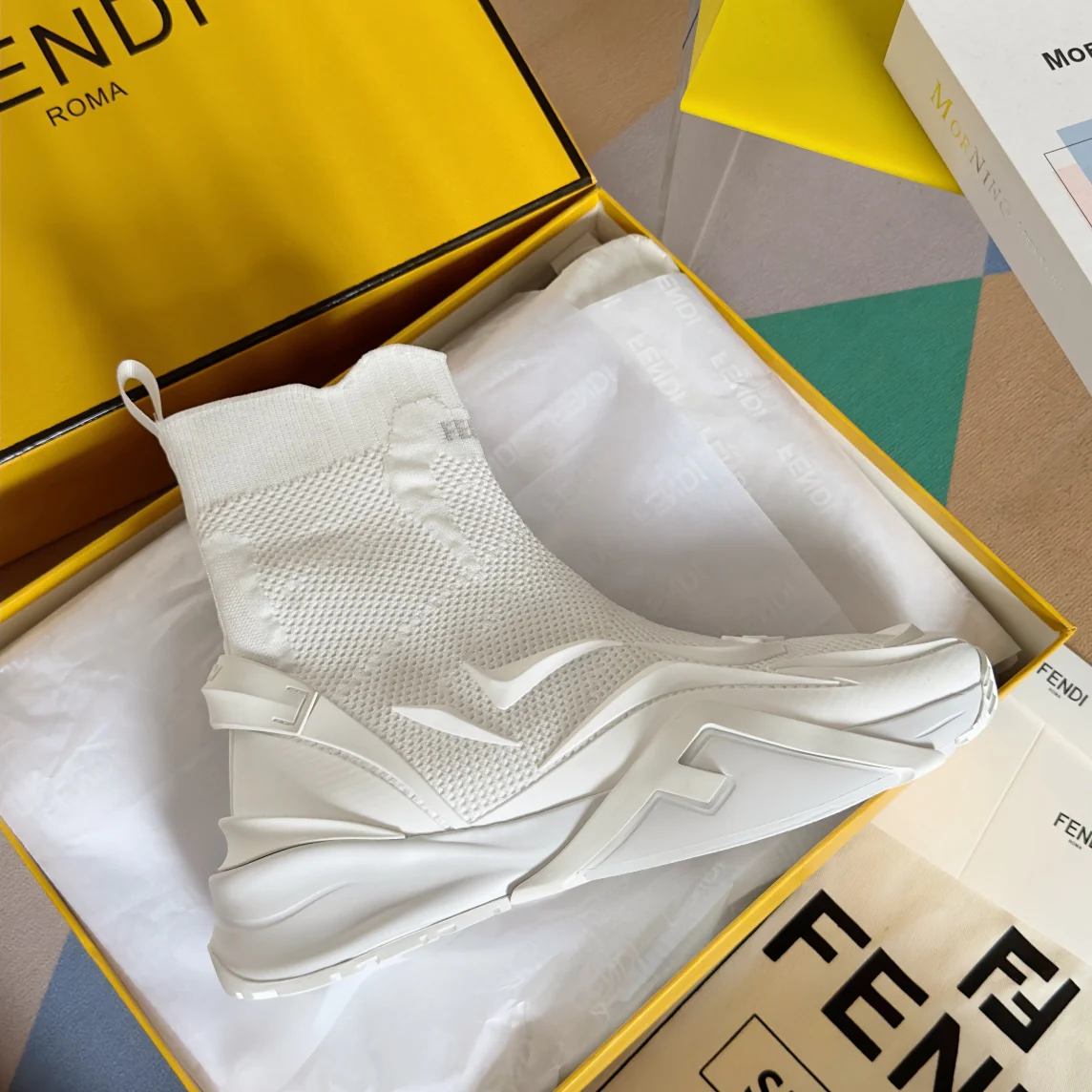 Кроссовки Fendi-flow серии Flyknit - Унисекс - Белые