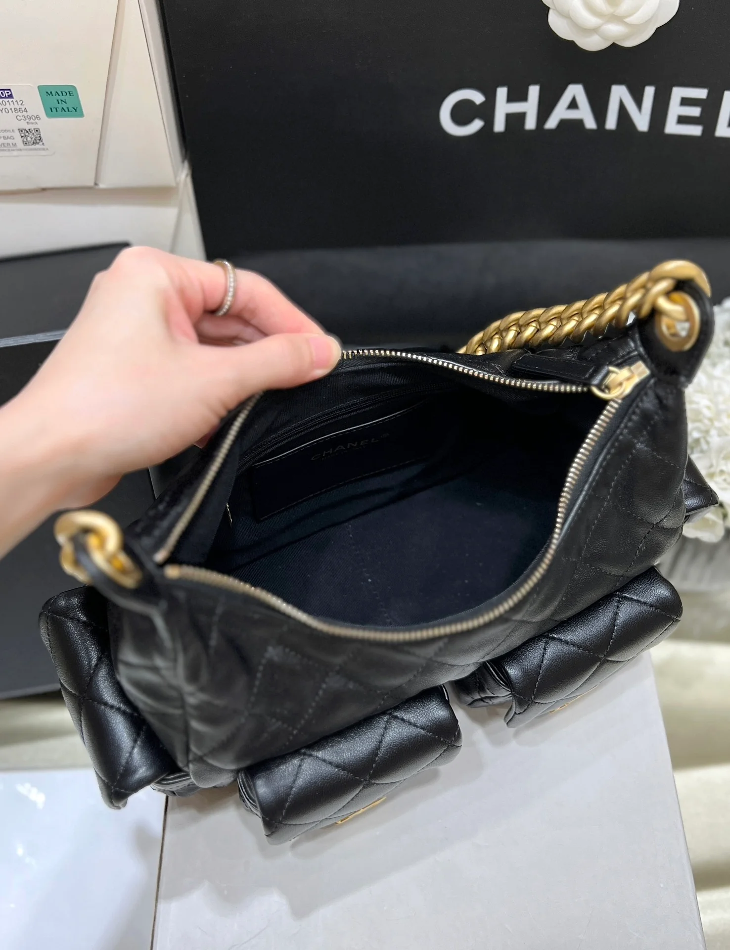 Маленькая джинсовая сумка Chanel 25c в стиле хиппи - черная.