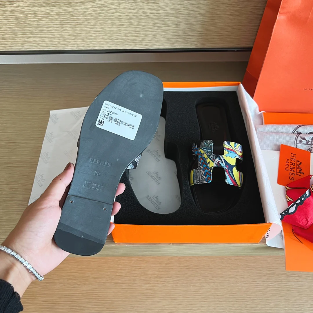 Сандалии Hermes-h на плоской подошве