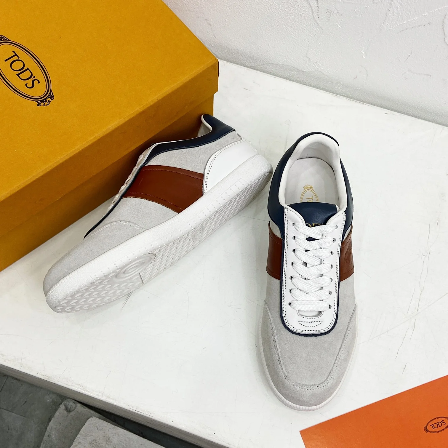 Tods - Туфли на плоской подошве - Повседневная обувь - 1